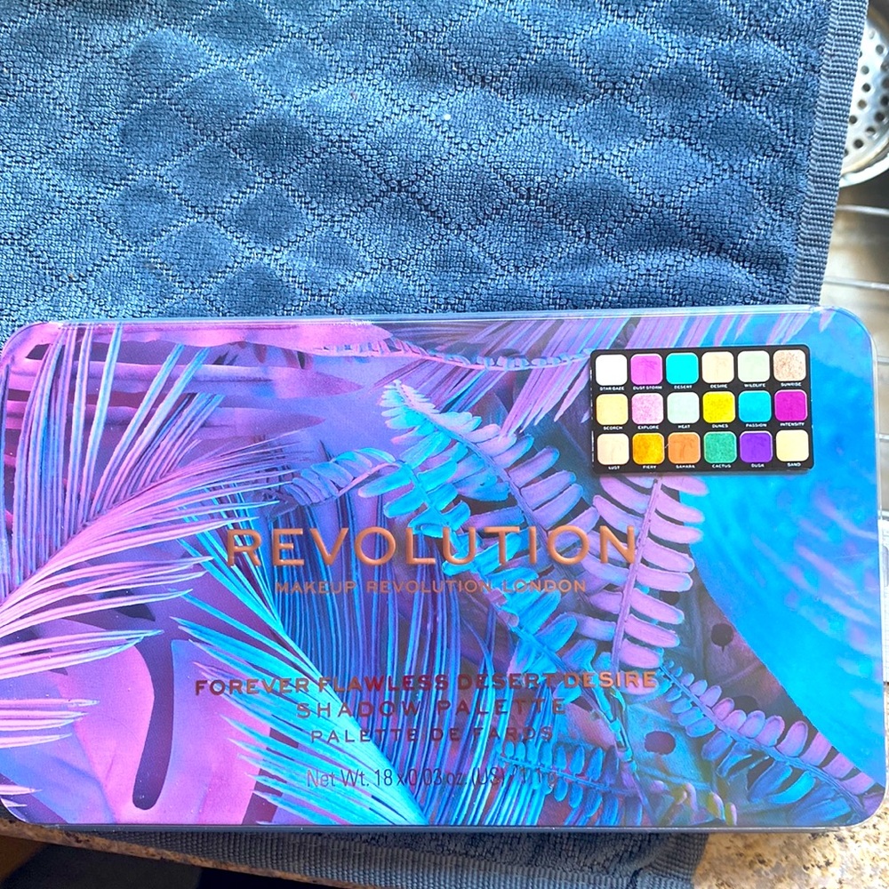 Revolution makeup eyeshadow palette